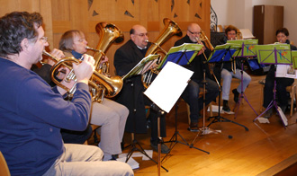 Der Evang. Posaunenchor der Kirchengemeinde St. Michael bietet u.a.Konzerte und Ausbildungen für Blechblasinstrumente an.